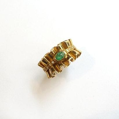 BAGUE en or jaune 18k (750°/°°) stylisant...