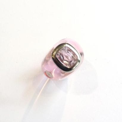 Attribué à André BENITAH. BAGUE en résine...