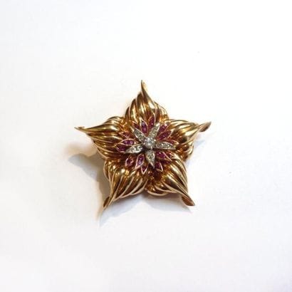 CARTIER - Clip de corsage en or jaune 14K...