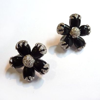 Paire de CLIPS D'OREILLES en or gris 18k...