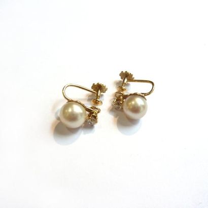 Paire de boucles d'oreilles en or jaune 18K...