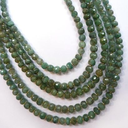 IMPORTANT COLLIER composé de 5 rangs de perles...