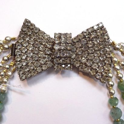 IMPORTANT COLLIER composé de 5 rangs de perles...