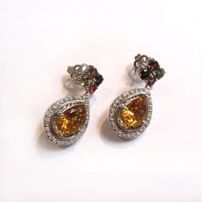 Paire de PENDANTS D'OREILLES en argent (925°/°°),...