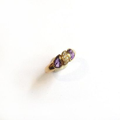 BAGUE en or jaune 18k (750°/°°) centrée d'un...