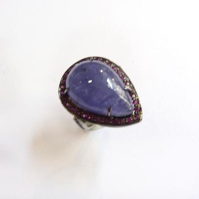 BAGUE en argent noirci (925°/°°) ornée d'une...