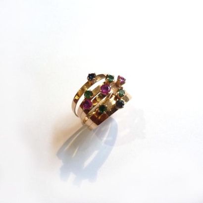 BAGUE en or jaune 9K (375°/°°) composée de...