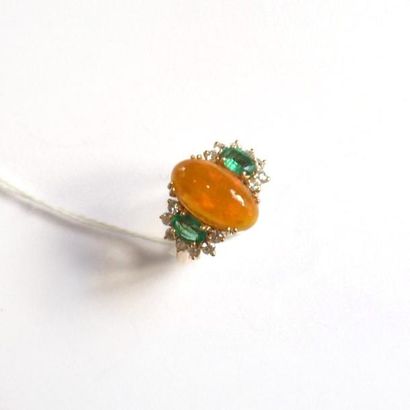 BAGUE en or rose 18k (750°/°°), ornée d'une...