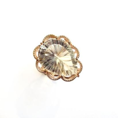 BAGUE fleur en vermeil rose (925°/°°) ornée...