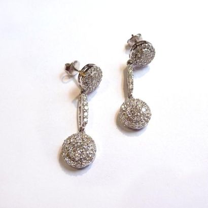 Paire de PENDANTS D'OREILLES en or gris 18k...