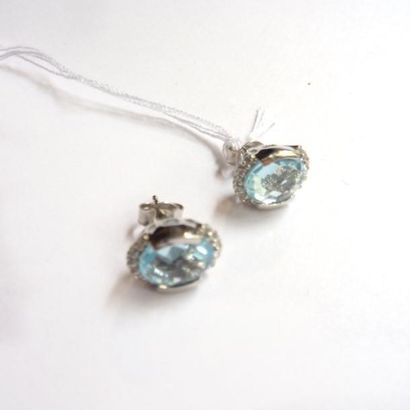 Paire de CLOUS D'OREILLE en argent (925°/°°)...