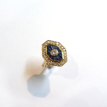 BAGUE en or jaune 18K (750°/°°) décorée de...