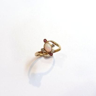 BAGUE en or jaune 18K (750°/°°) décorée d'un...