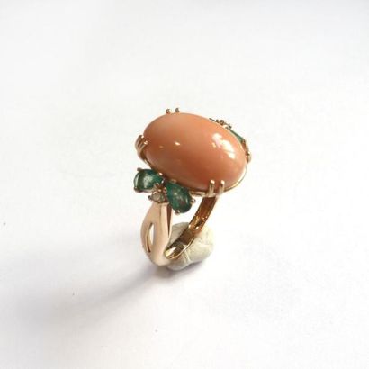 BAGUE en or rose 18k (750°/°°), ornée d'un...