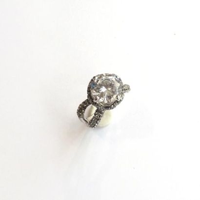 BAGUE en argent (925°/°°) ornée d'un oxyde...