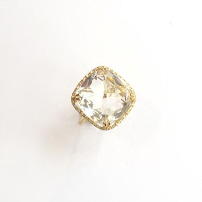 BAGUE en vermeil (925°/°°) ornée d'un cristal...