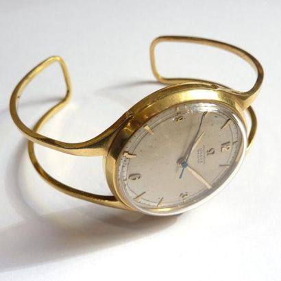 OMEGA. Montre chronomètre en or jaune 18K...