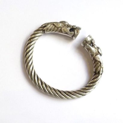 BRACELET jonc en argent (800/°°) rigide ouvert...