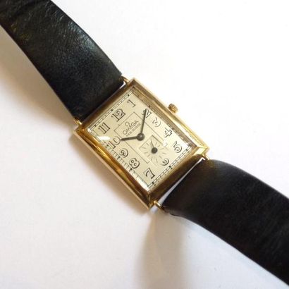 OMEGA. Montre d'homme rectangulaire. Boitier...