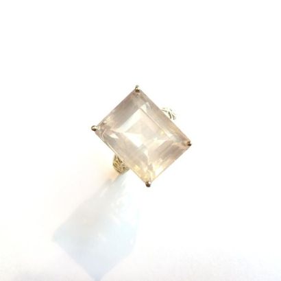 BAGUE en argent (925°/°°) ornée d'un quartz...
