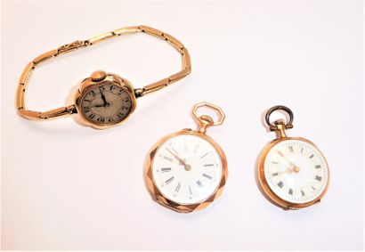 LOT DE 3 MONTRES en or 18K 750°/°° comprenant...