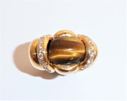 IMPOSANTE BAGUE en or 18K 750°/°° ornée d’un...