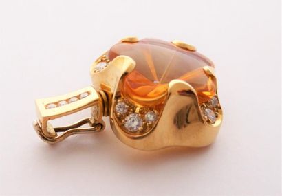 PENDENTIF en or 18K 750°/°° orné d’une très...