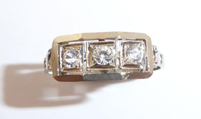 BAGUE en or blanc 18K 750°/°°, début XXème,...