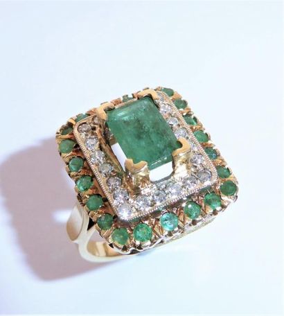 Importante BAGUE en or 18K 750°/°° ornée...
