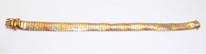 BRACELET en or 18K 750°/°° 3 ors, maille...