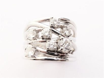 IMPOSANTE BAGUE en or blanc 18k (750°/°°),...
