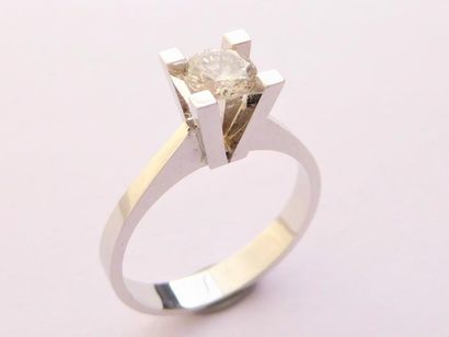 BAGUE solitaire en or blanc 18k (750°/°°),...