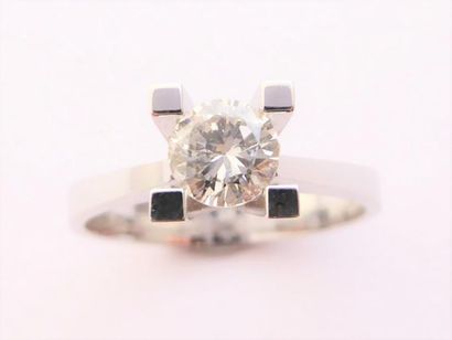 BAGUE solitaire en or blanc 18k (750°/°°),...