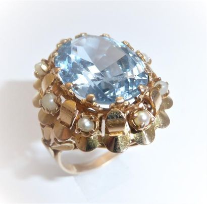 BAGUE Imposante en or 18K 750°/°°  ornée...