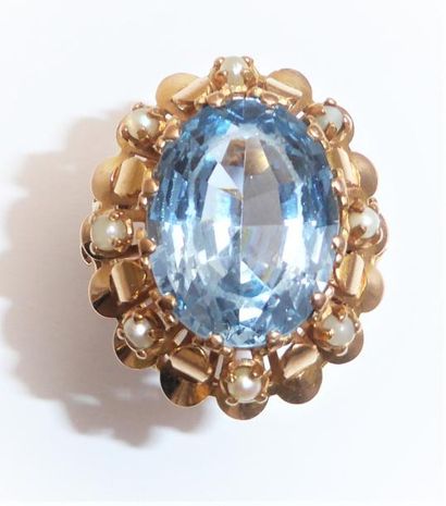 BAGUE Imposante en or 18K 750°/°°  ornée...