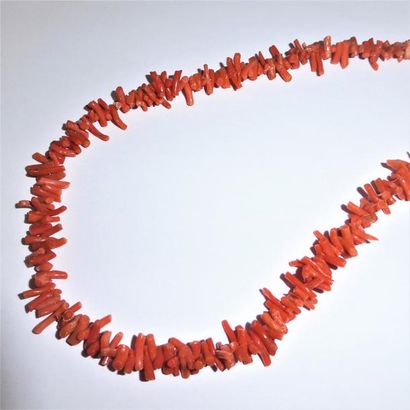 COLLIER branche de corail, fermoir fantaisie...