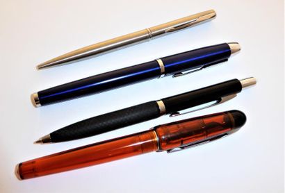 LOT de 4 STYLOS : plume Waterman, critérium...
