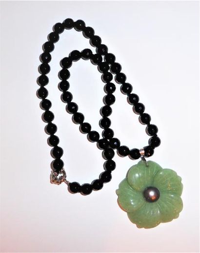 COLLIER agate noire et fleur en aventurine...