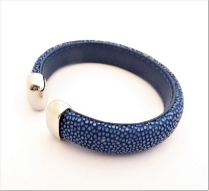 BRACELET semi rigide recouvert de galuchat...