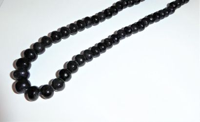 COLLIER en perles de saphir racine, en chute...
