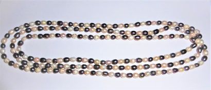 SAUTOIR ou 3 rang de perles d’eau douce multicolores, longueur...