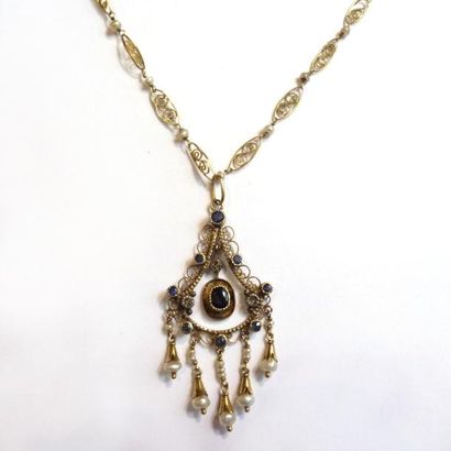 COLLIER ancien en or jaune 18 K (750°/°°)...