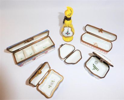 LOT DE 6 BOITES DE PORCELAINE fine de Paris...