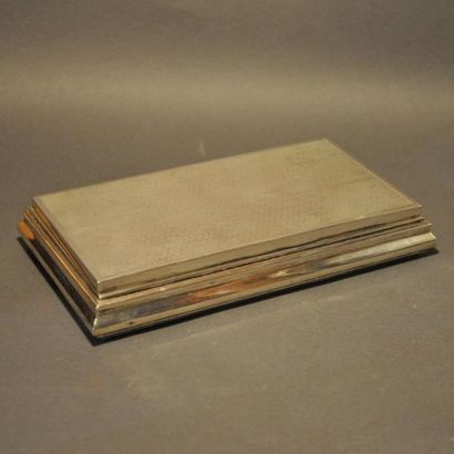 Boîte à cigarettes en argent 800°/°° , le...