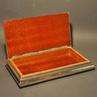 Boîte à cigarettes en argent 800°/°° , le...
