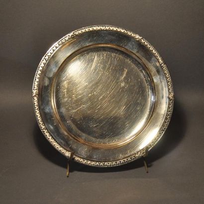 Assiette en argent 800°/°° à décor d'une...