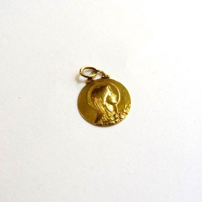 MEDAILLE religieuse en or jaune 18K (750°/°°)....