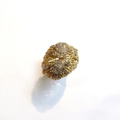 BAGUE dôme en or jaune 18K (750°/°°) ornée...