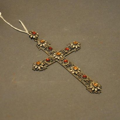 CROIX en argent ajouré et partiellement vermeillé,...