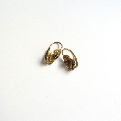 PAIRE DE DORMEUSES en or jaune 18ct (750°/°°),...